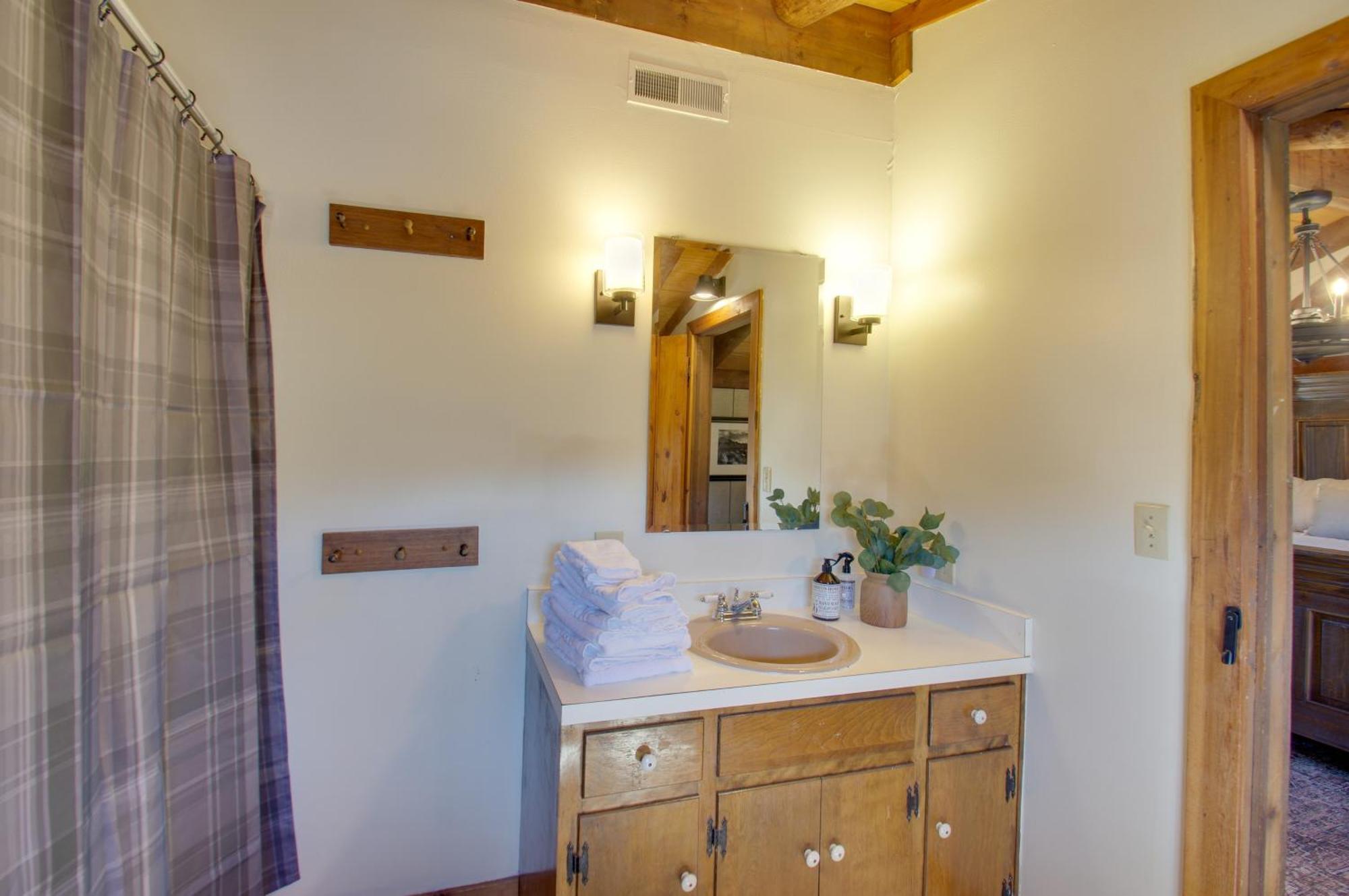Cozy Log Cabin Getaway With Fire Pit And 3 Acres! Ruckersville 외부 사진