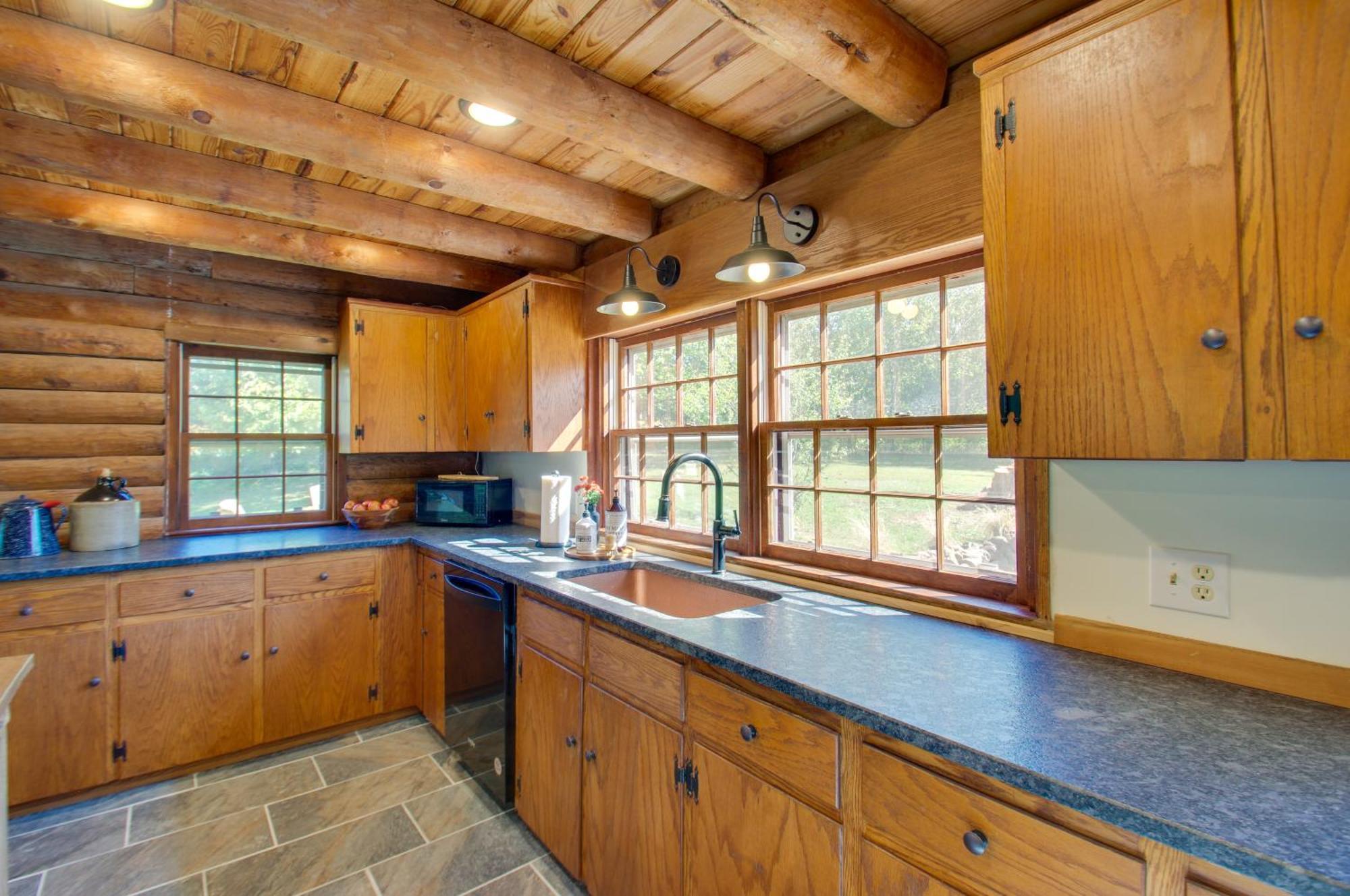Cozy Log Cabin Getaway With Fire Pit And 3 Acres! Ruckersville 외부 사진