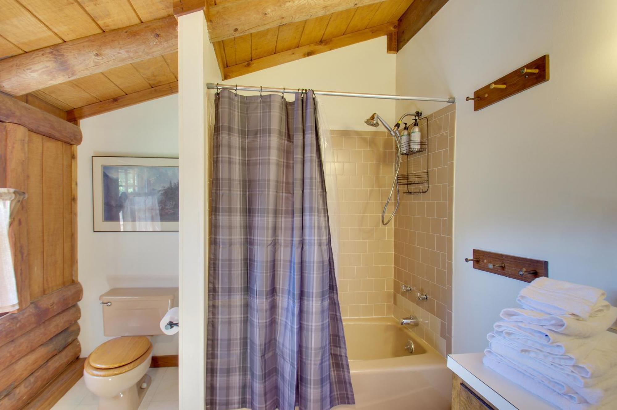 Cozy Log Cabin Getaway With Fire Pit And 3 Acres! Ruckersville 외부 사진