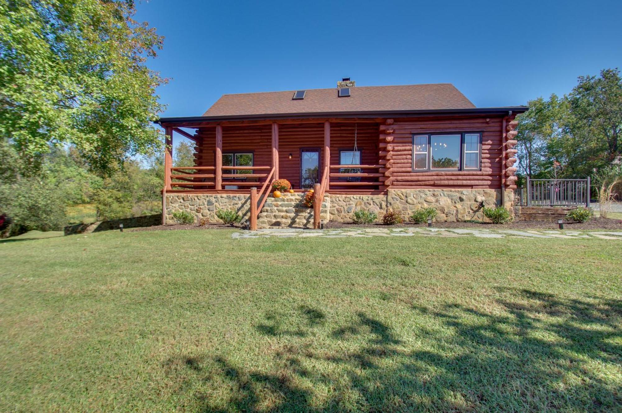 Cozy Log Cabin Getaway With Fire Pit And 3 Acres! Ruckersville 외부 사진